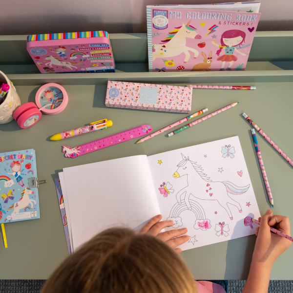 Scribble Sniffs Colouring Book – Hada Arcoíris
